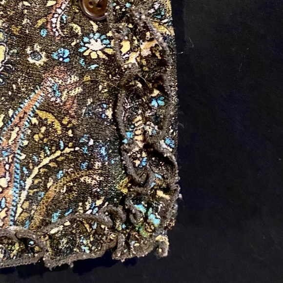 Woman’s size 6 paisley blouse - long sleeves with small ruffle at cuffs. - Picture 3 of 6